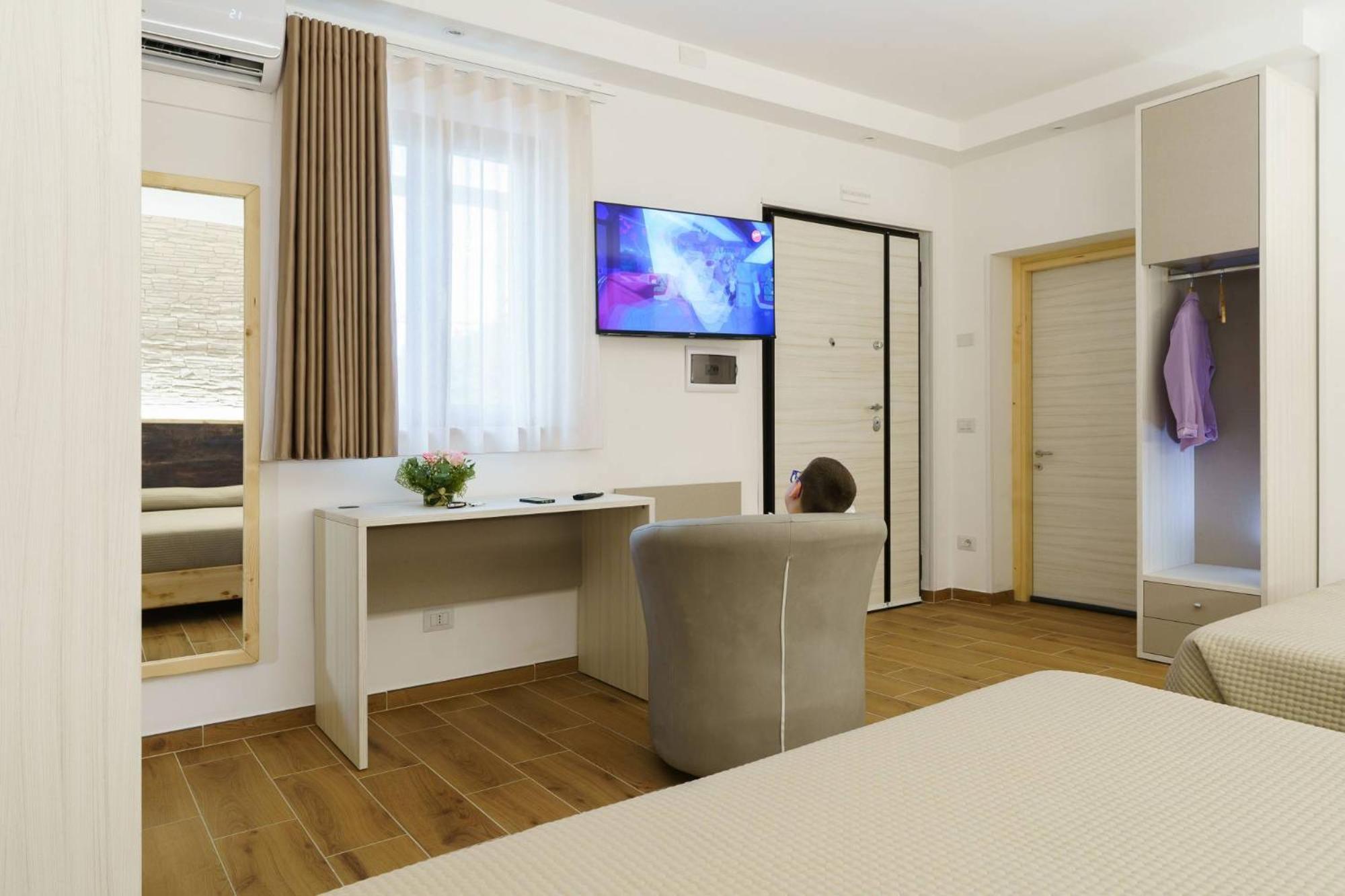 Chalet N5 Guest House กาตันซาโร ภายนอก รูปภาพ