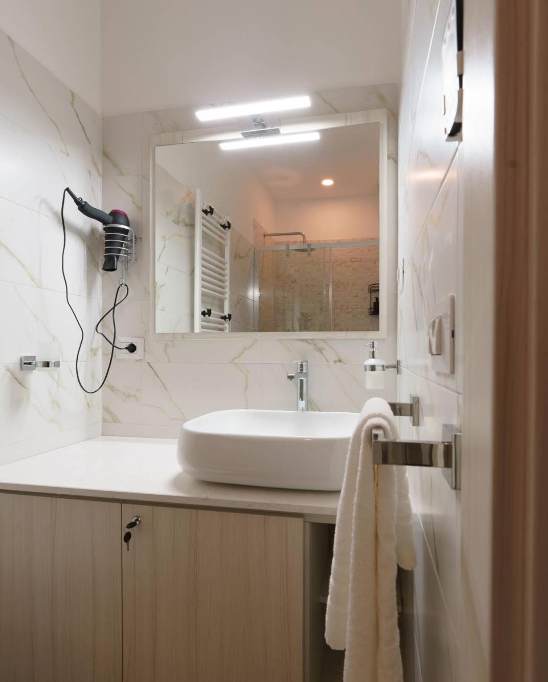 Chalet N5 Guest House กาตันซาโร ภายนอก รูปภาพ