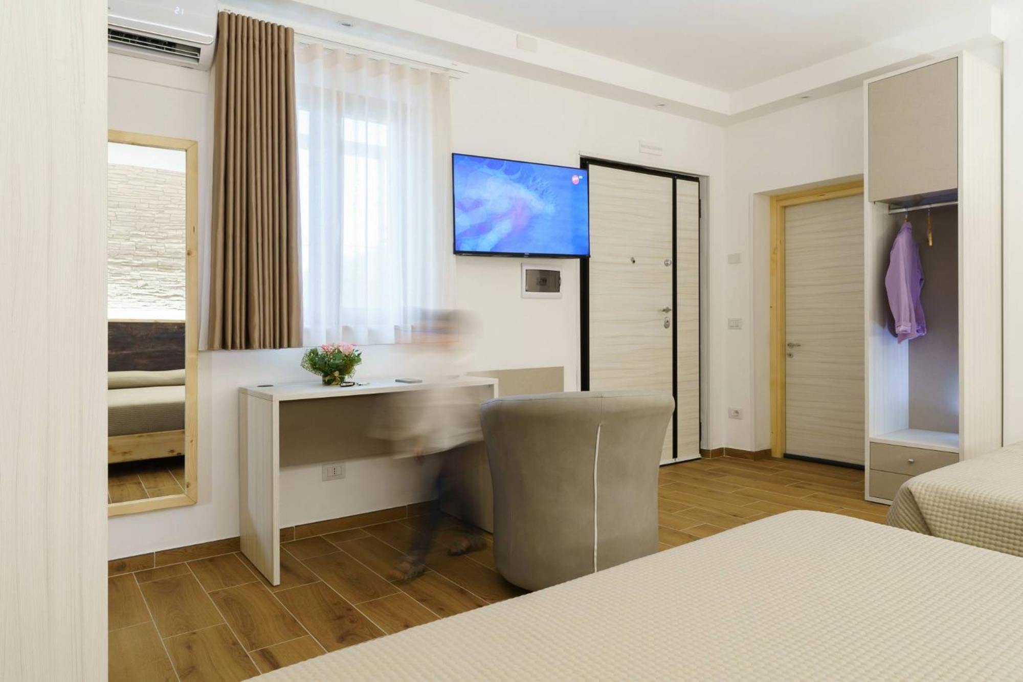 Chalet N5 Guest House กาตันซาโร ภายนอก รูปภาพ