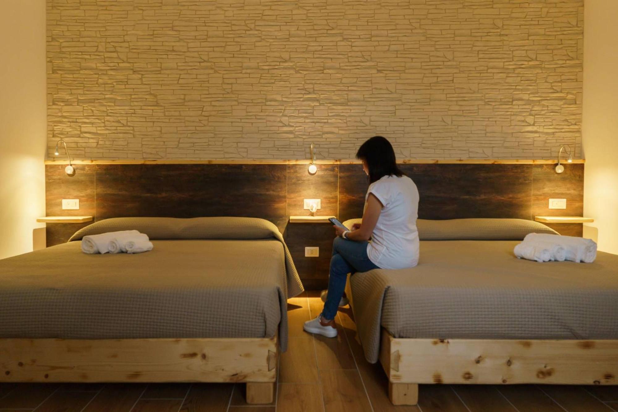 Chalet N5 Guest House กาตันซาโร ภายนอก รูปภาพ