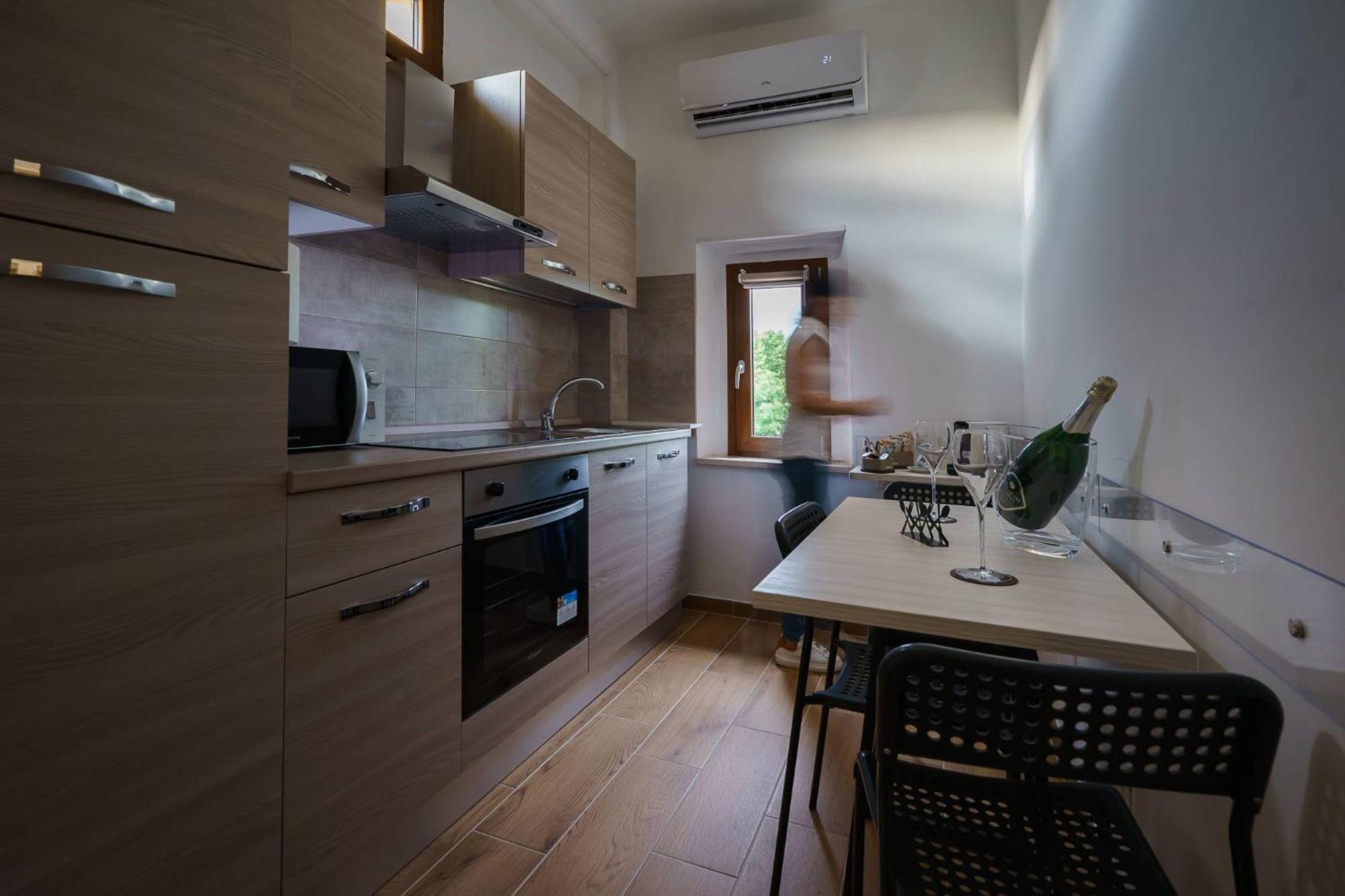 Chalet N5 Guest House กาตันซาโร ภายนอก รูปภาพ